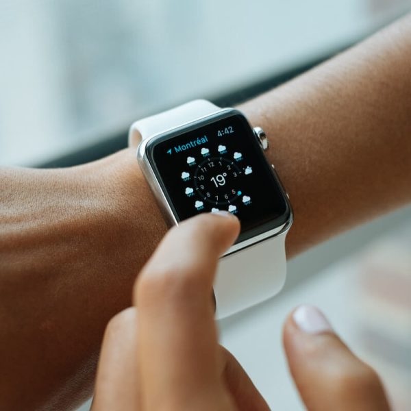 Smartwatch with Bright Touchscreen Display, Up to 6 Days of Battery Life, Orchid Purple - Gambar 2